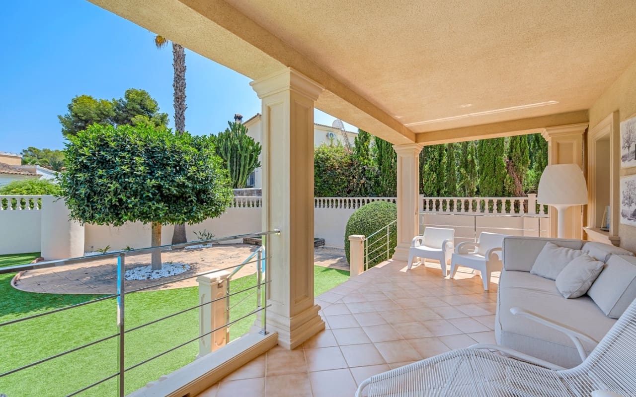 5 bedroom Villa for sale in Benissa with pool - € 1,690,000 (Ref: 9880209)