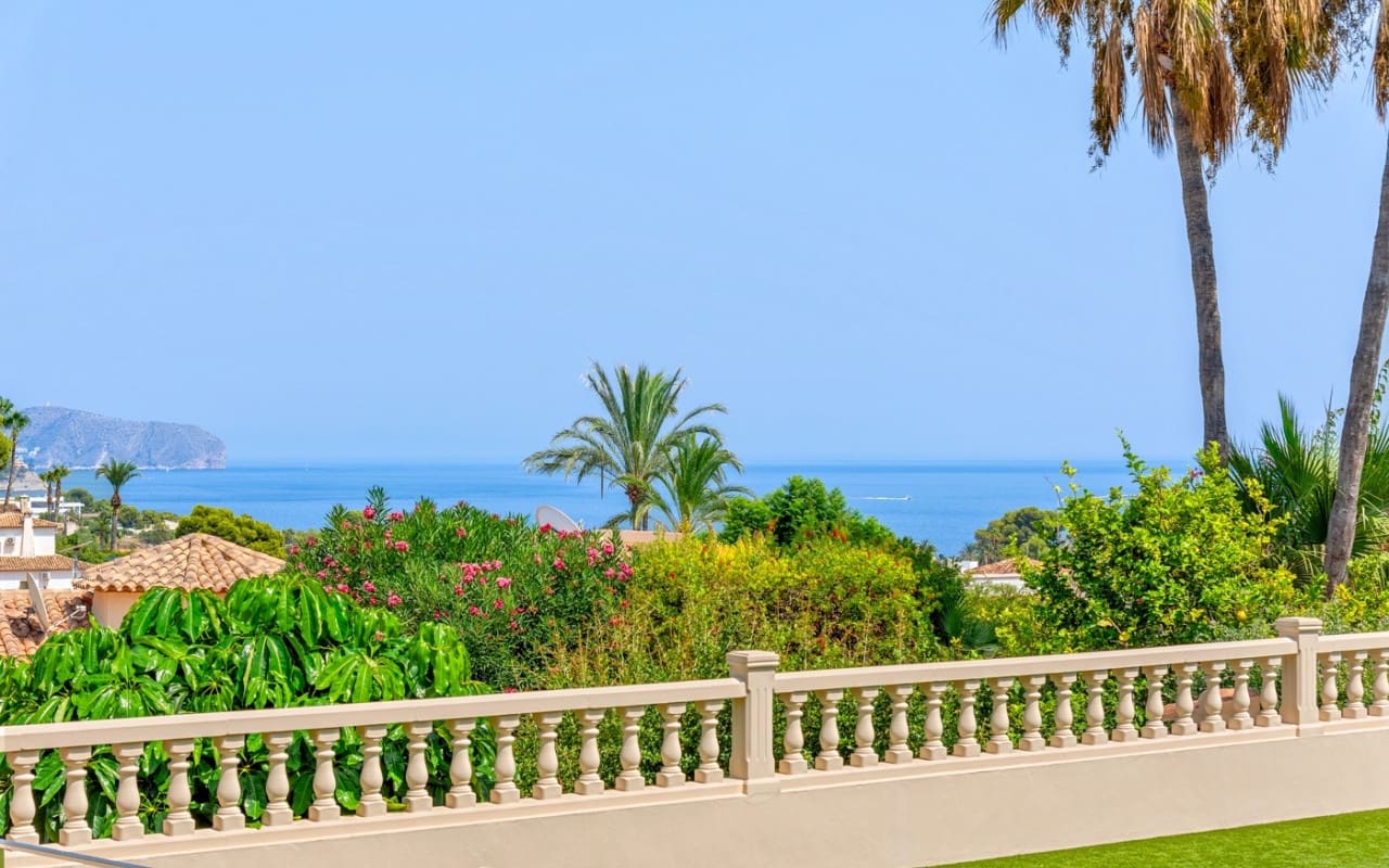 5 bedroom Villa for sale in Benissa with pool - € 1,690,000 (Ref: 9880209)