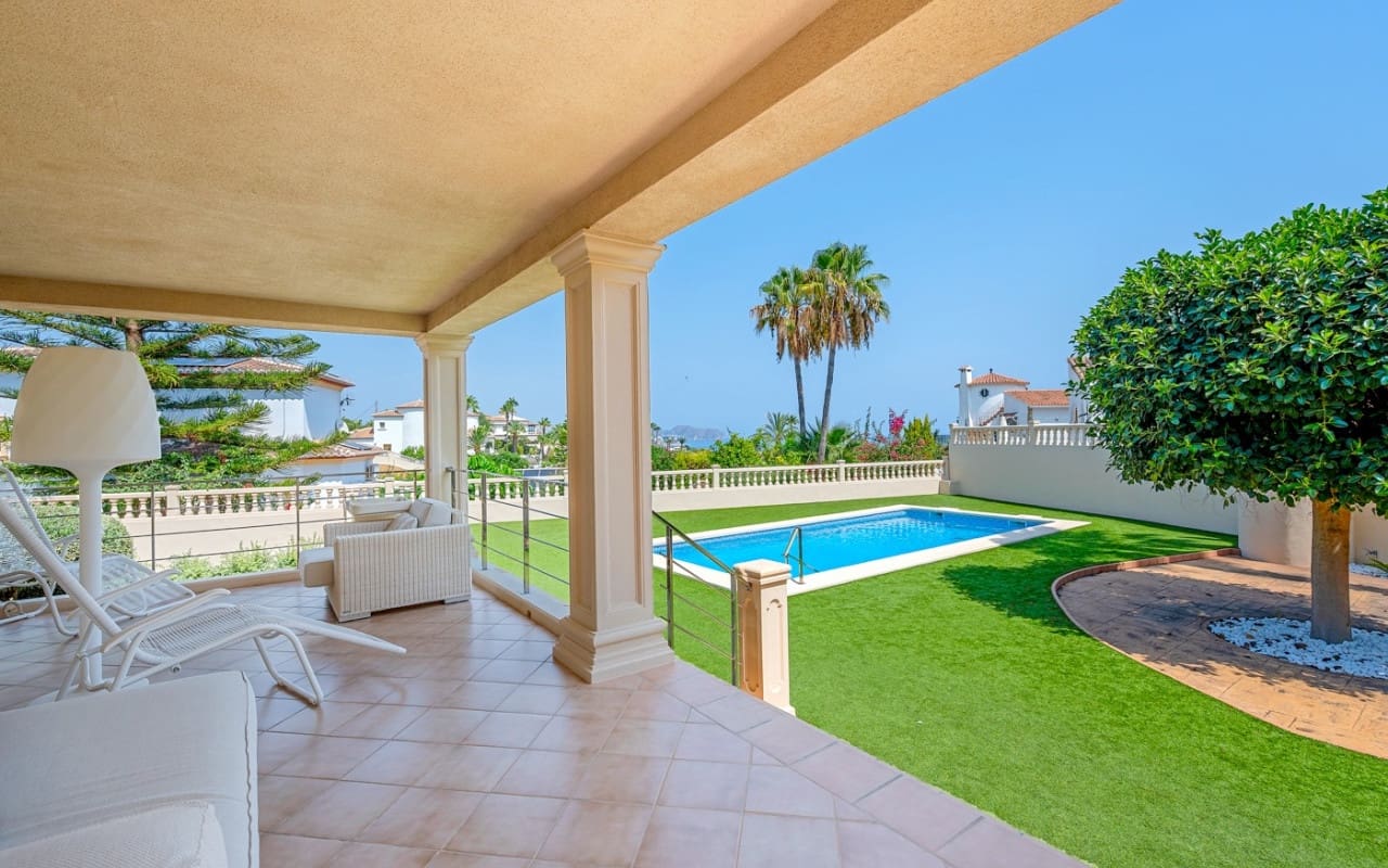 5 bedroom Villa for sale in Benissa with pool - € 1,690,000 (Ref: 9880209)