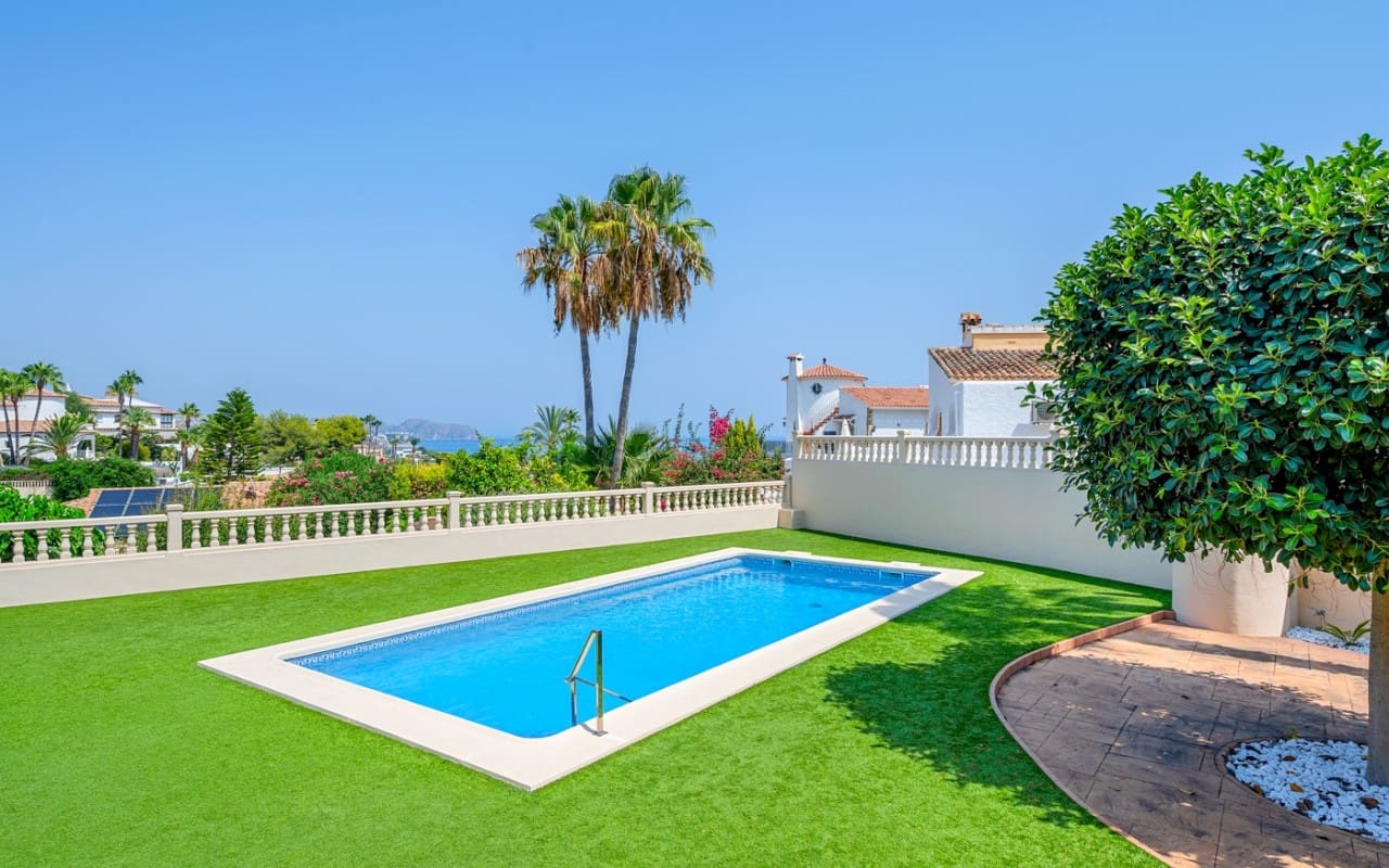 5 bedroom Villa for sale in Benissa with pool - € 1,690,000 (Ref: 9880209)