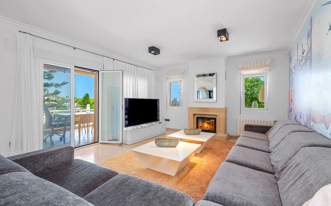 5 bedroom Villa for sale in Benissa with pool - € 1,690,000 (Ref: 9880209)