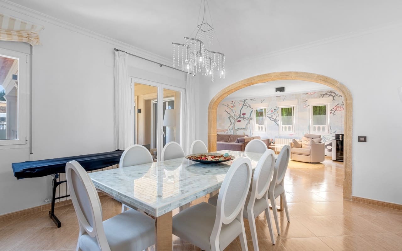5 bedroom Villa for sale in Benissa with pool - € 1,690,000 (Ref: 9880209)