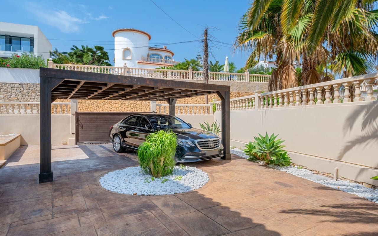 5 bedroom Villa for sale in Benissa with pool - € 1,690,000 (Ref: 9880209)