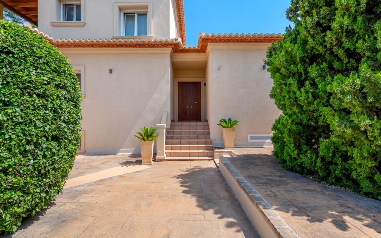 5 bedroom Villa for sale in Benissa with pool - € 1,690,000 (Ref: 9880209)