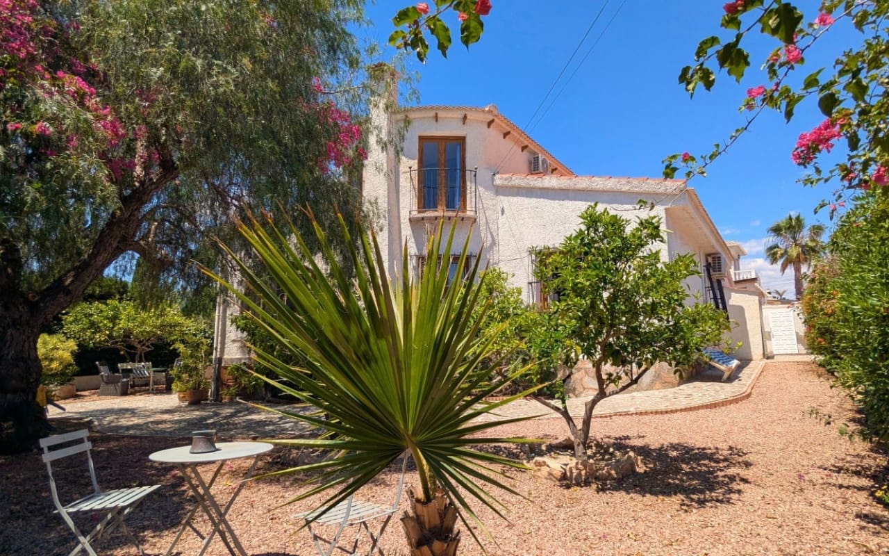 4 Zimmer Villa zu verkaufen in Ciudad Quesada mit Pool - 385.000 € (Ref: 9902208)
