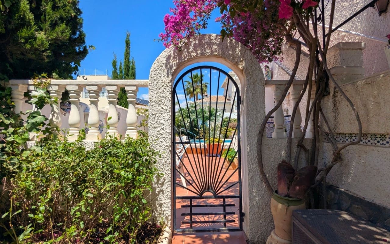 4 Zimmer Villa zu verkaufen in Ciudad Quesada mit Pool - 385.000 € (Ref: 9902208)