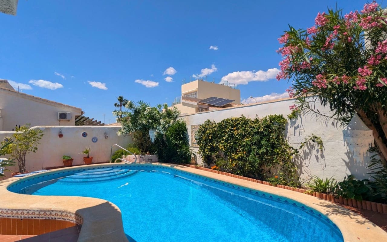 4 Zimmer Villa zu verkaufen in Ciudad Quesada mit Pool - 385.000 € (Ref: 9902208)