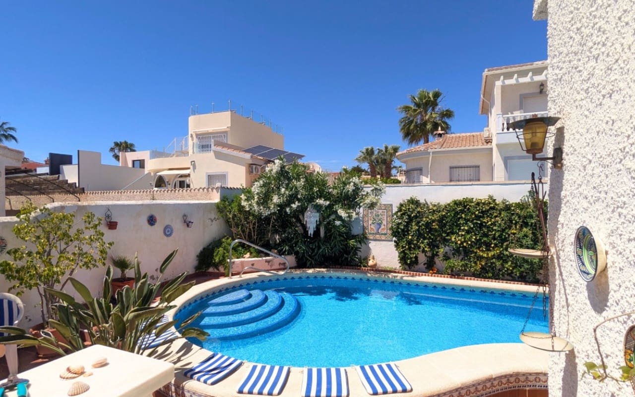 4 Zimmer Villa zu verkaufen in Ciudad Quesada mit Pool - 385.000 € (Ref: 9902208)