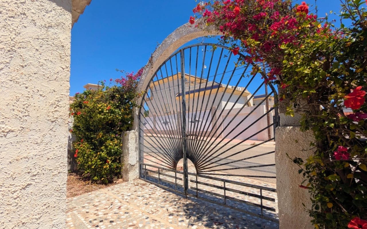 4 Zimmer Villa zu verkaufen in Ciudad Quesada mit Pool - 385.000 € (Ref: 9902208)