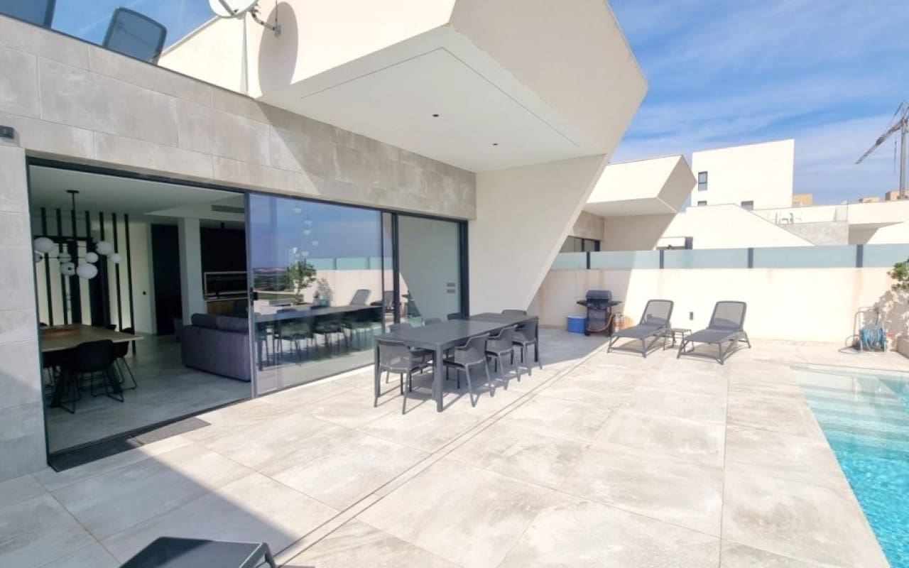 4 soveværelse Villa til salg i Rojales med swimmingpool - € 660.000 (Ref: 9902210)
