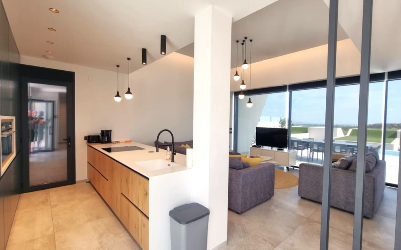 4 soveværelse Villa til salg i Rojales med swimmingpool - € 660.000 (Ref: 9902210)