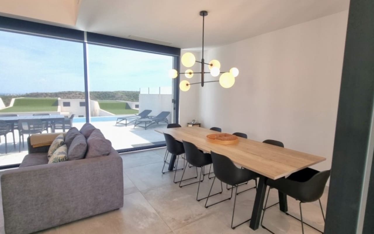 4 soveværelse Villa til salg i Rojales med swimmingpool - € 660.000 (Ref: 9902210)