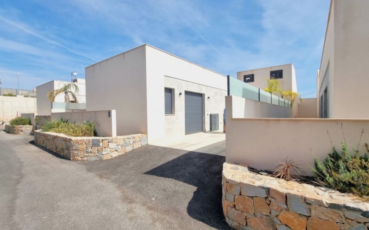 4 soveværelse Villa til salg i Rojales med swimmingpool - € 660.000 (Ref: 9902210)