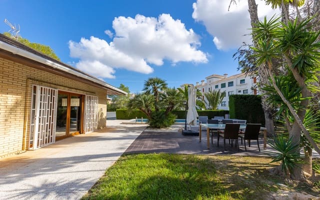 5 slaapkamer Villa te koop in Las Filipinas - € 599.900 (Ref: 9902211)