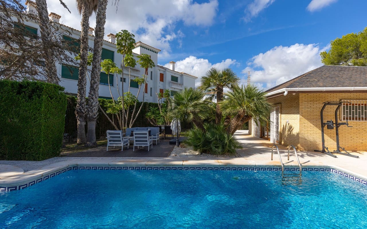 5 slaapkamer Villa te koop in Filipinas - € 599.900 (Ref: 9902211)