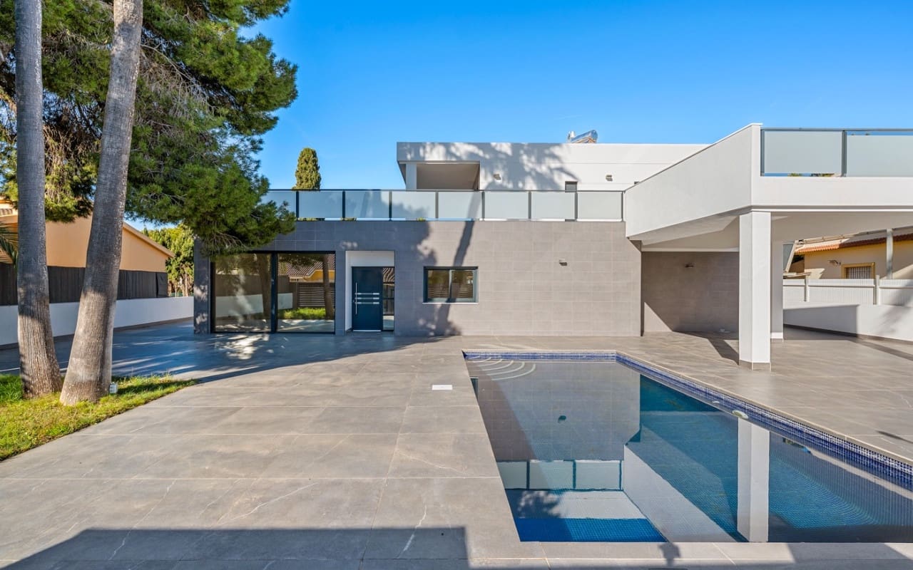 4 soverom Villa til salgs i Campoamor med svømmebasseng - € 985 000 (Ref: 9902213)