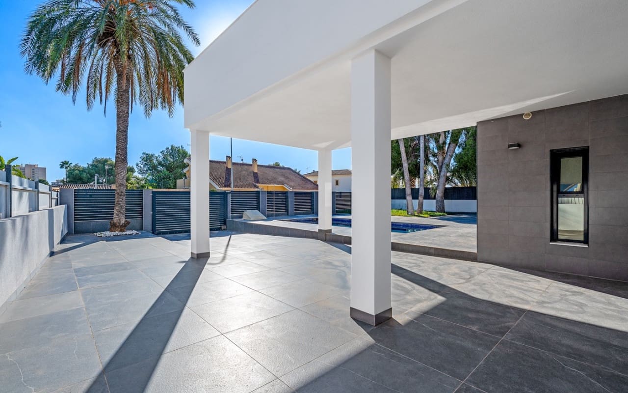 4 soverom Villa til salgs i Campoamor med svømmebasseng - € 985 000 (Ref: 9902213)
