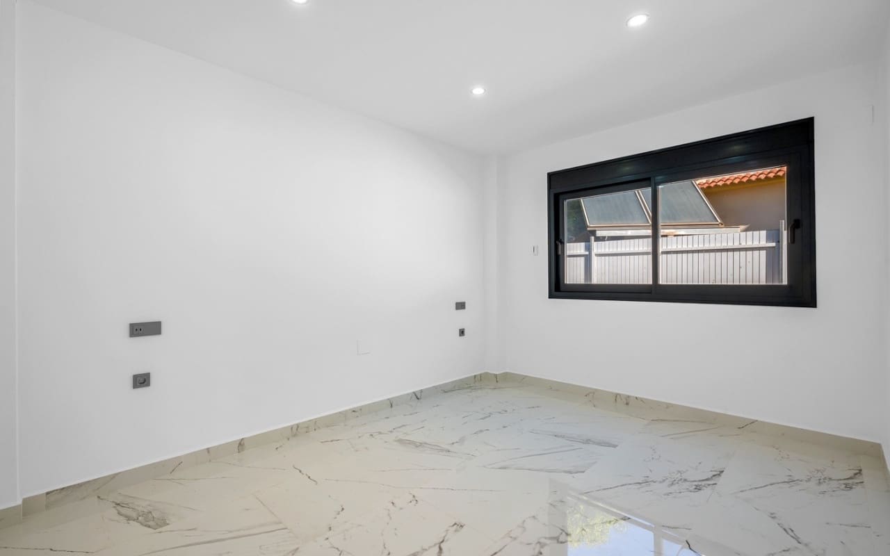 4 soverom Villa til salgs i Campoamor med svømmebasseng - € 985 000 (Ref: 9902213)