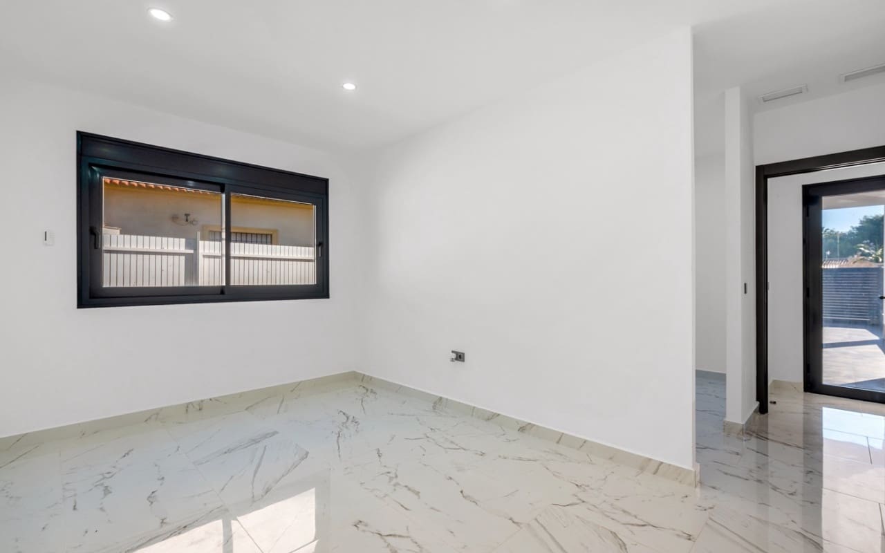4 soverom Villa til salgs i Campoamor med svømmebasseng - € 985 000 (Ref: 9902213)