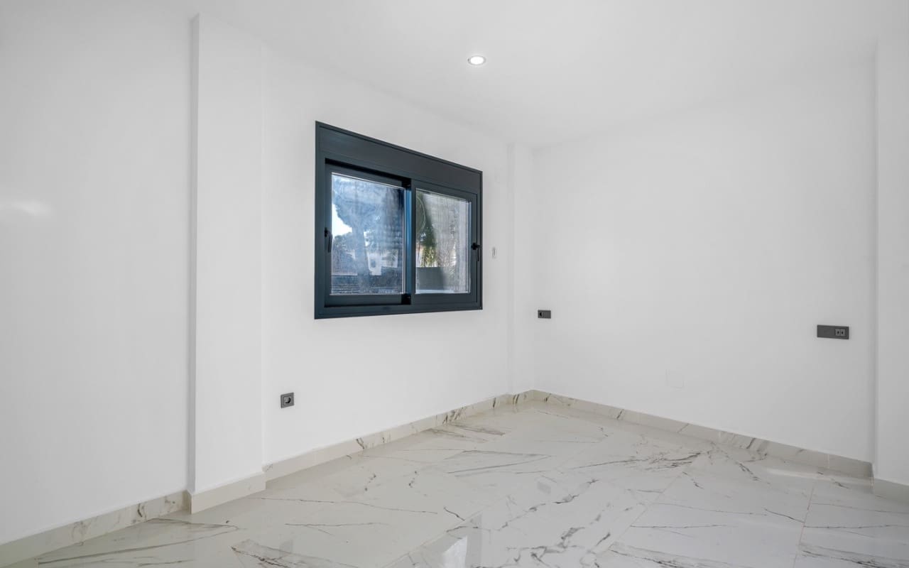 4 soverom Villa til salgs i Campoamor med svømmebasseng - € 985 000 (Ref: 9902213)