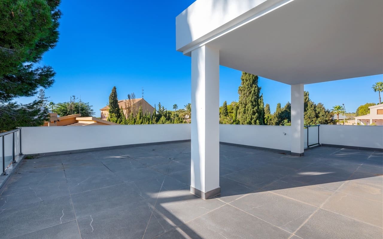 4 soverom Villa til salgs i Campoamor med svømmebasseng - € 985 000 (Ref: 9902213)