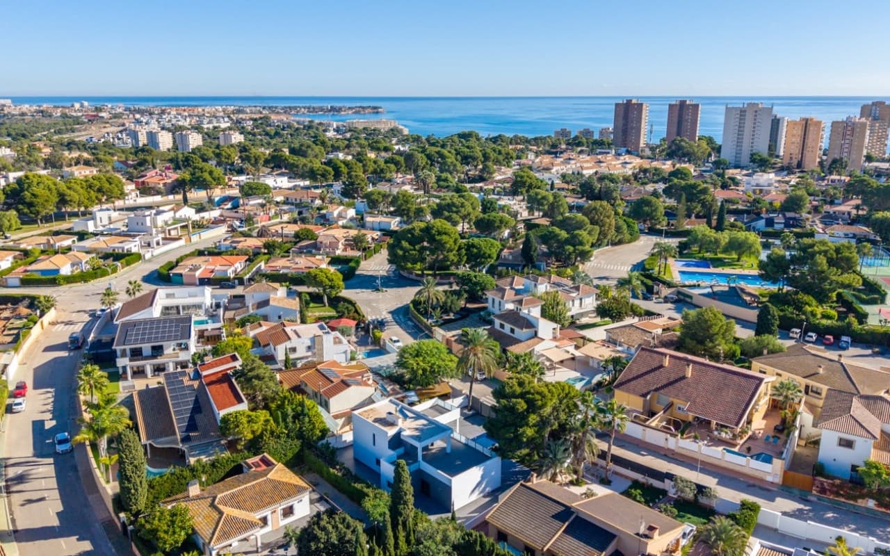 4 soverom Villa til salgs i Campoamor med svømmebasseng - € 985 000 (Ref: 9902213)