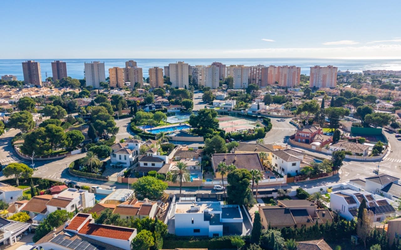 4 soverom Villa til salgs i Campoamor med svømmebasseng - € 985 000 (Ref: 9902213)