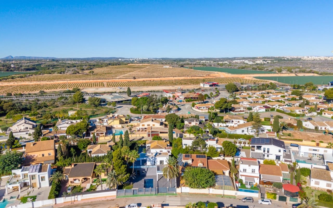 4 soverom Villa til salgs i Campoamor med svømmebasseng - € 985 000 (Ref: 9902213)