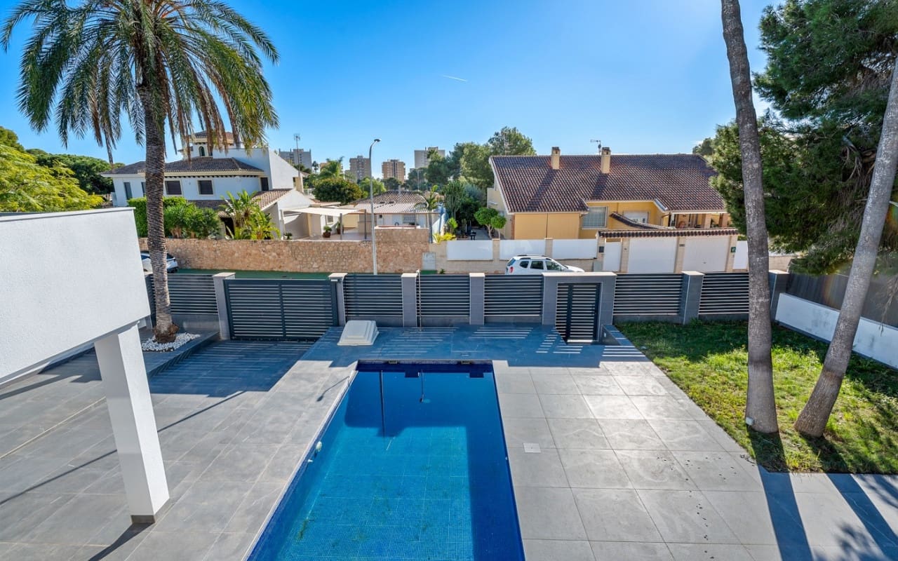 4 soverom Villa til salgs i Campoamor med svømmebasseng - € 985 000 (Ref: 9902213)