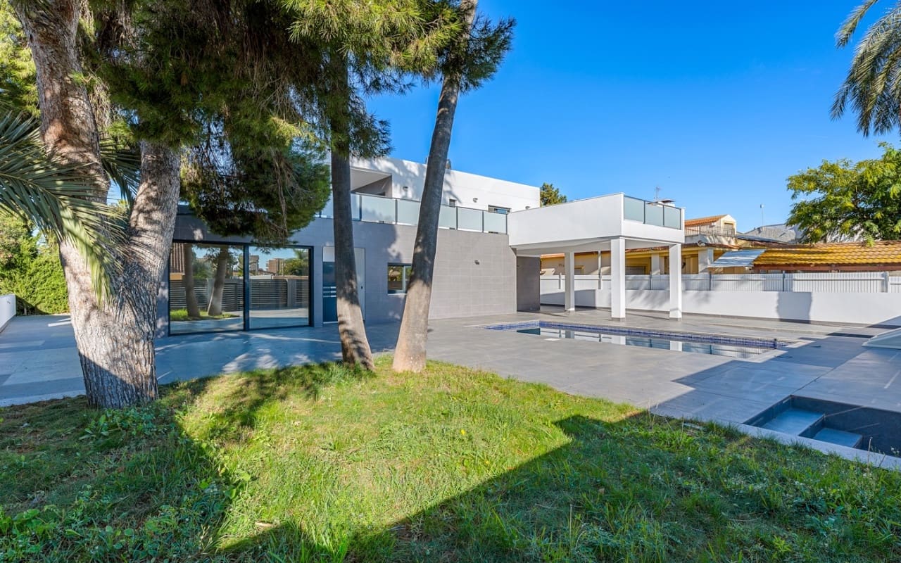 4 soverom Villa til salgs i Campoamor med svømmebasseng - € 985 000 (Ref: 9902213)