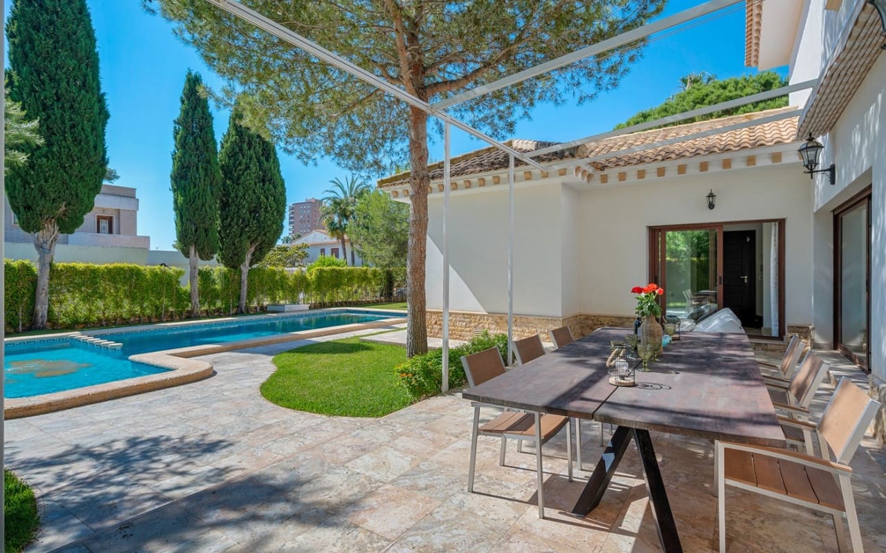 Chalet de 3 habitaciones en Dehesa de Campoamor en venta con piscina - 899.000 € (Ref: 9905062)