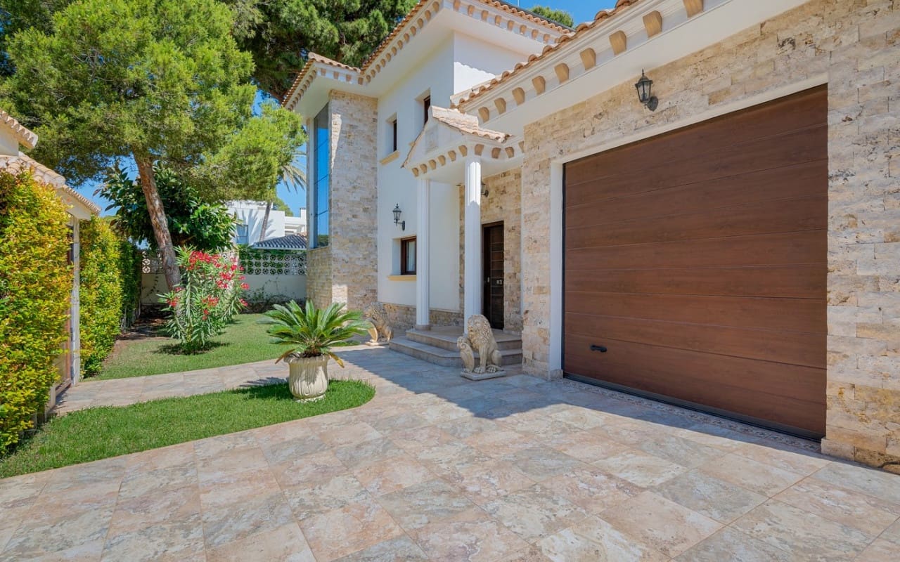 Chalet de 3 habitaciones en Dehesa de Campoamor en venta con piscina - 899.000 € (Ref: 9905062)