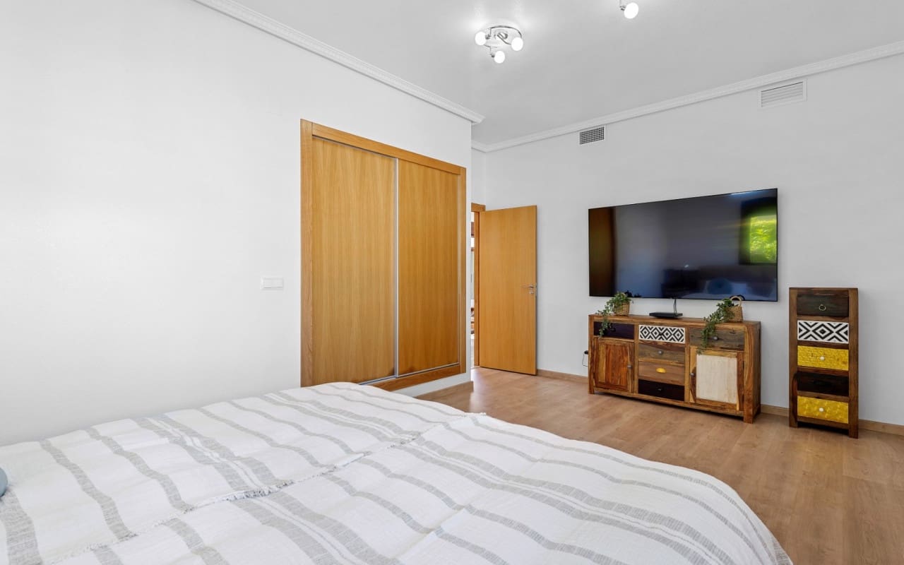 Chalet de 3 habitaciones en Dehesa de Campoamor en venta con piscina - 899.000 € (Ref: 9905062)
