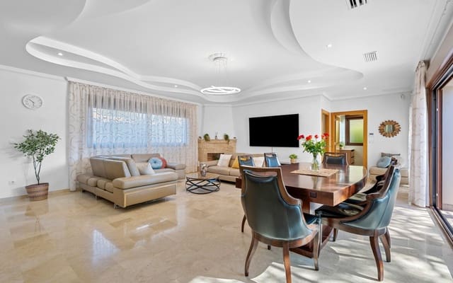 Chalet de 3 habitaciones en Dehesa de Campoamor, Orihuela en venta con piscina - 899.000 € (Ref: 9905062)