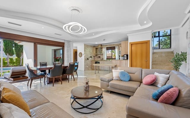 Chalet de 3 habitaciones en Dehesa de Campoamor, Orihuela en venta con piscina - 899.000 € (Ref: 9905062)