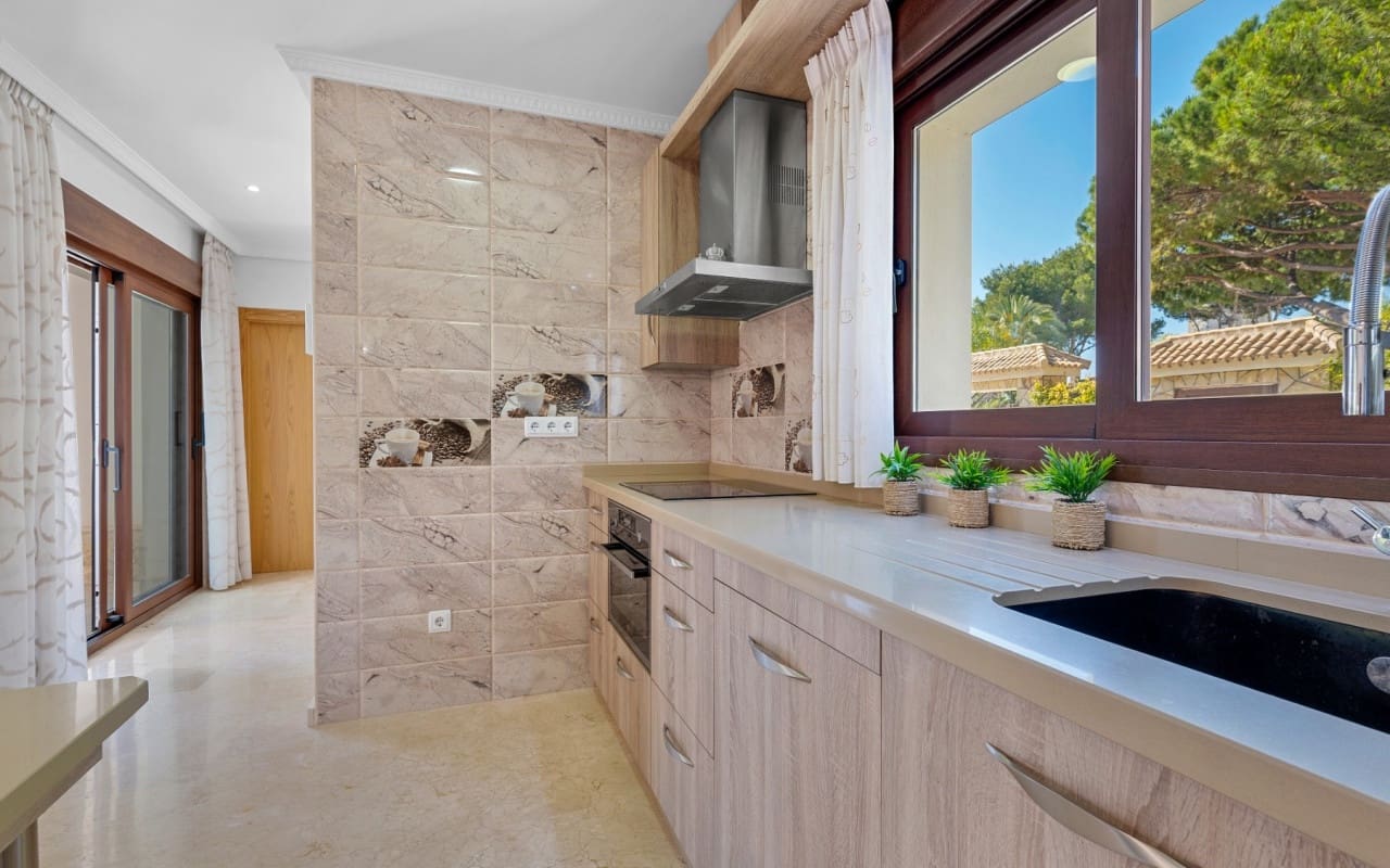 Chalet de 3 habitaciones en Dehesa de Campoamor en venta con piscina - 899.000 € (Ref: 9905062)