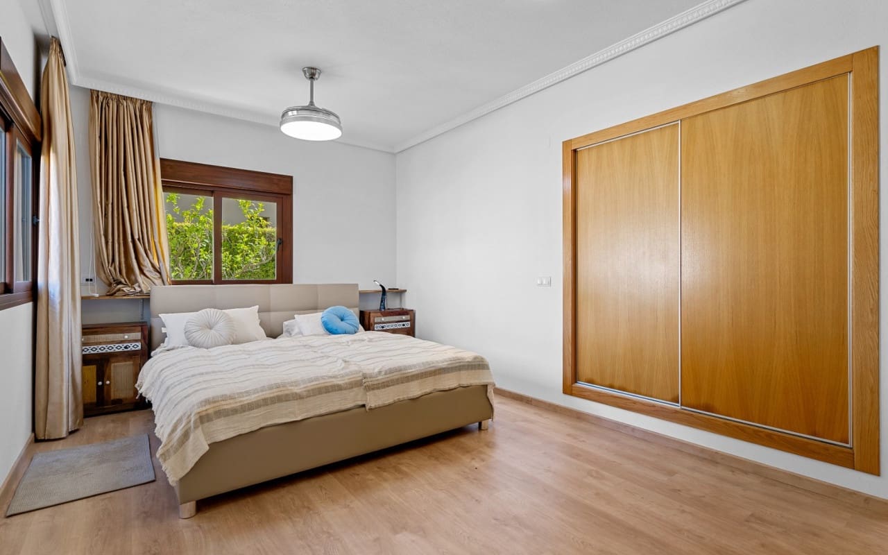 Chalet de 3 habitaciones en Dehesa de Campoamor en venta con piscina - 899.000 € (Ref: 9905062)