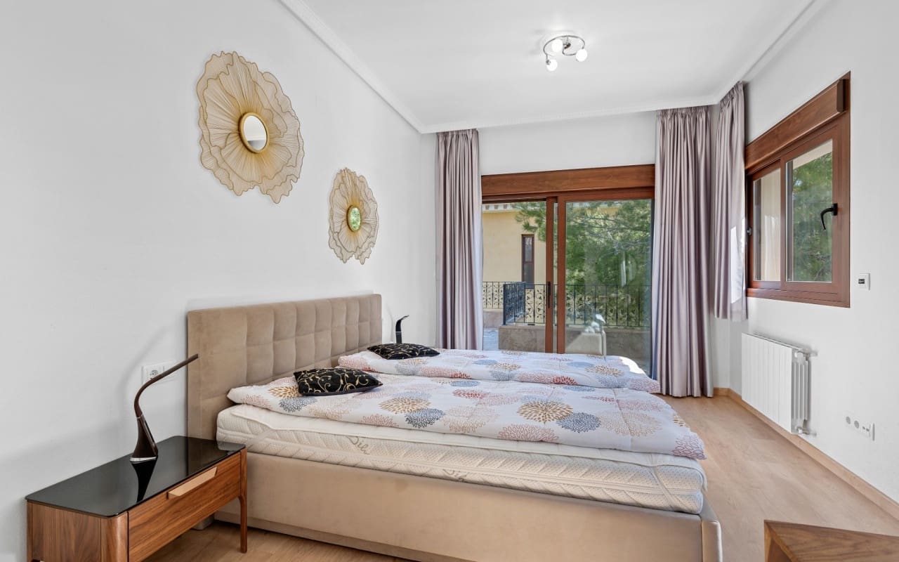 Chalet de 3 habitaciones en Dehesa de Campoamor en venta con piscina - 899.000 € (Ref: 9905062)