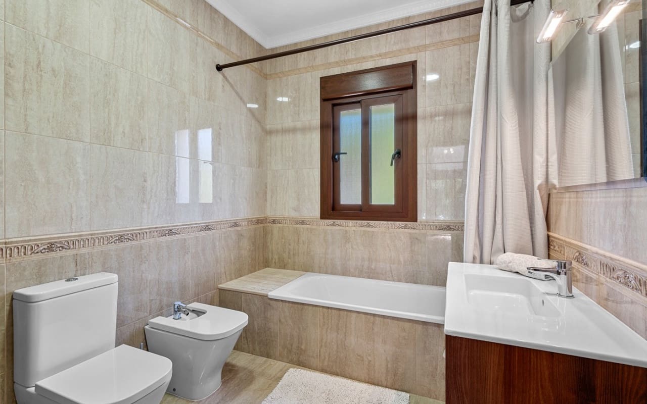Chalet de 3 habitaciones en Dehesa de Campoamor en venta con piscina - 899.000 € (Ref: 9905062)
