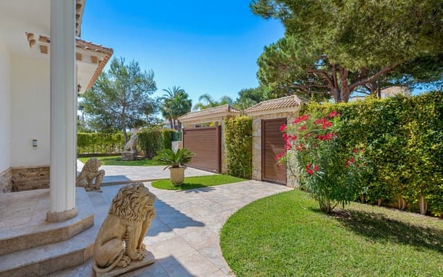 Chalet de 3 habitaciones en Dehesa de Campoamor, Orihuela en venta con piscina - 899.000 € (Ref: 9905062)