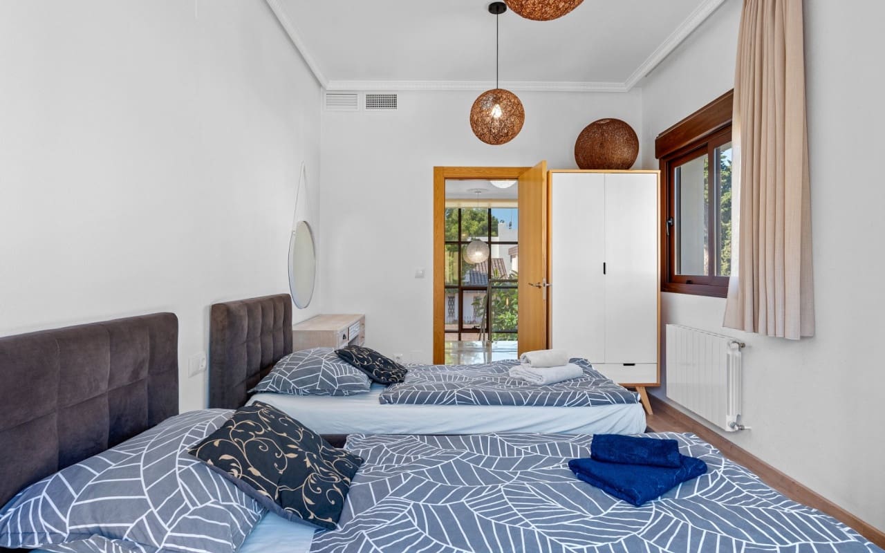 Chalet de 3 habitaciones en Dehesa de Campoamor en venta con piscina - 899.000 € (Ref: 9905062)