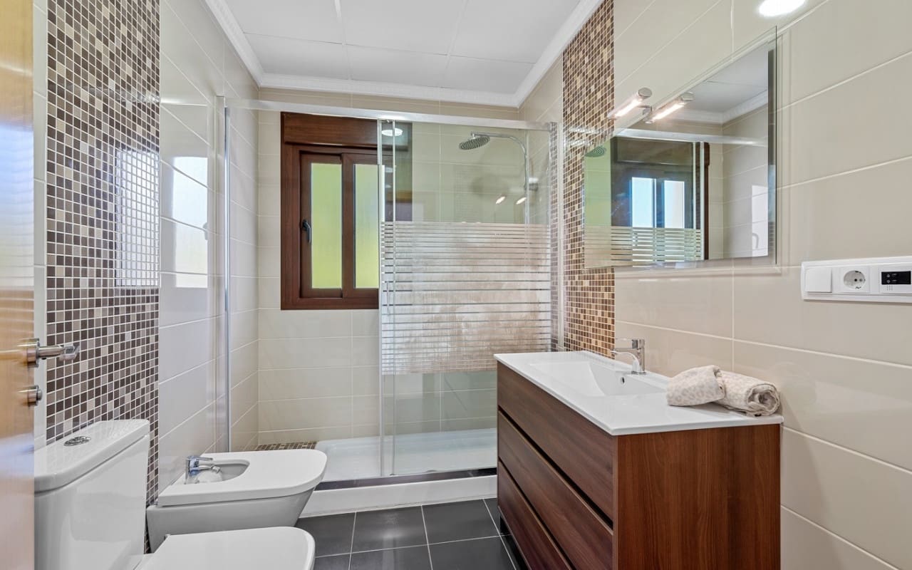 Chalet de 3 habitaciones en Dehesa de Campoamor en venta con piscina - 899.000 € (Ref: 9905062)