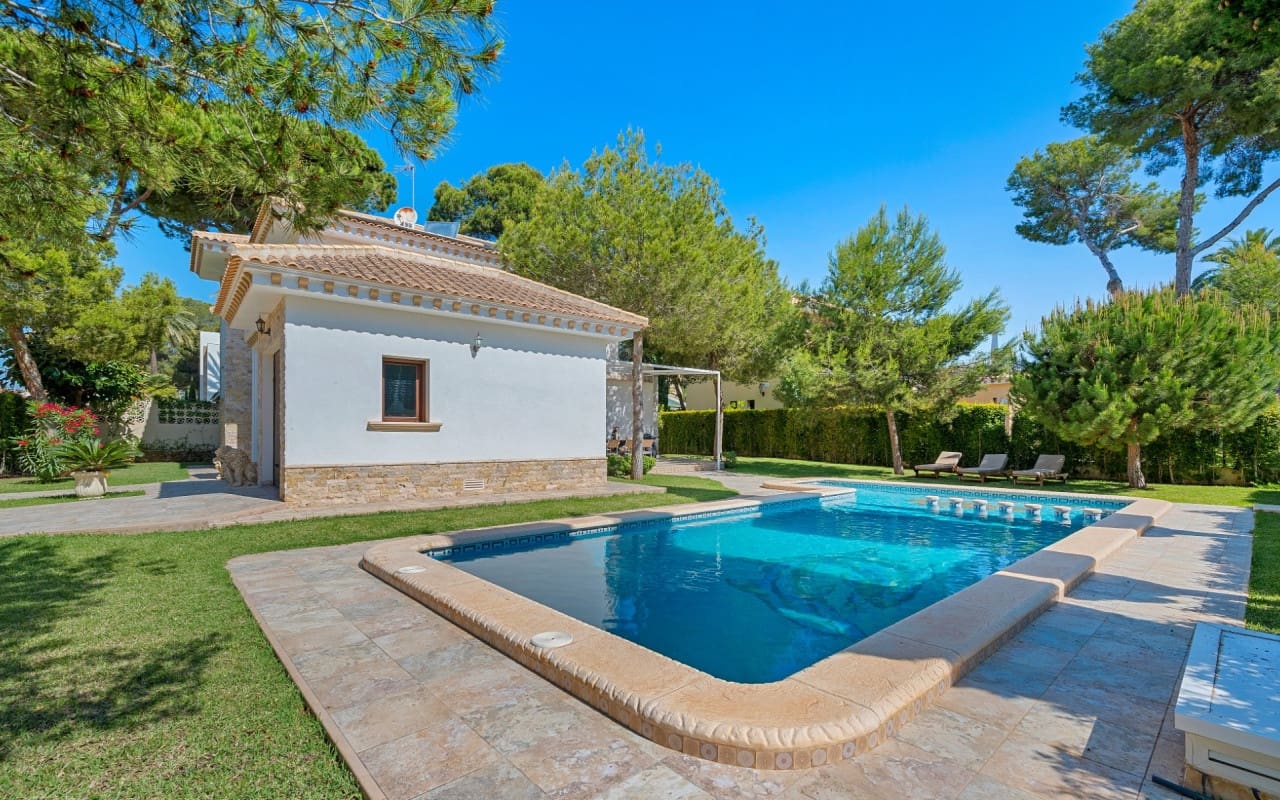 Chalet de 3 habitaciones en Dehesa de Campoamor en venta con piscina - 899.000 € (Ref: 9905062)