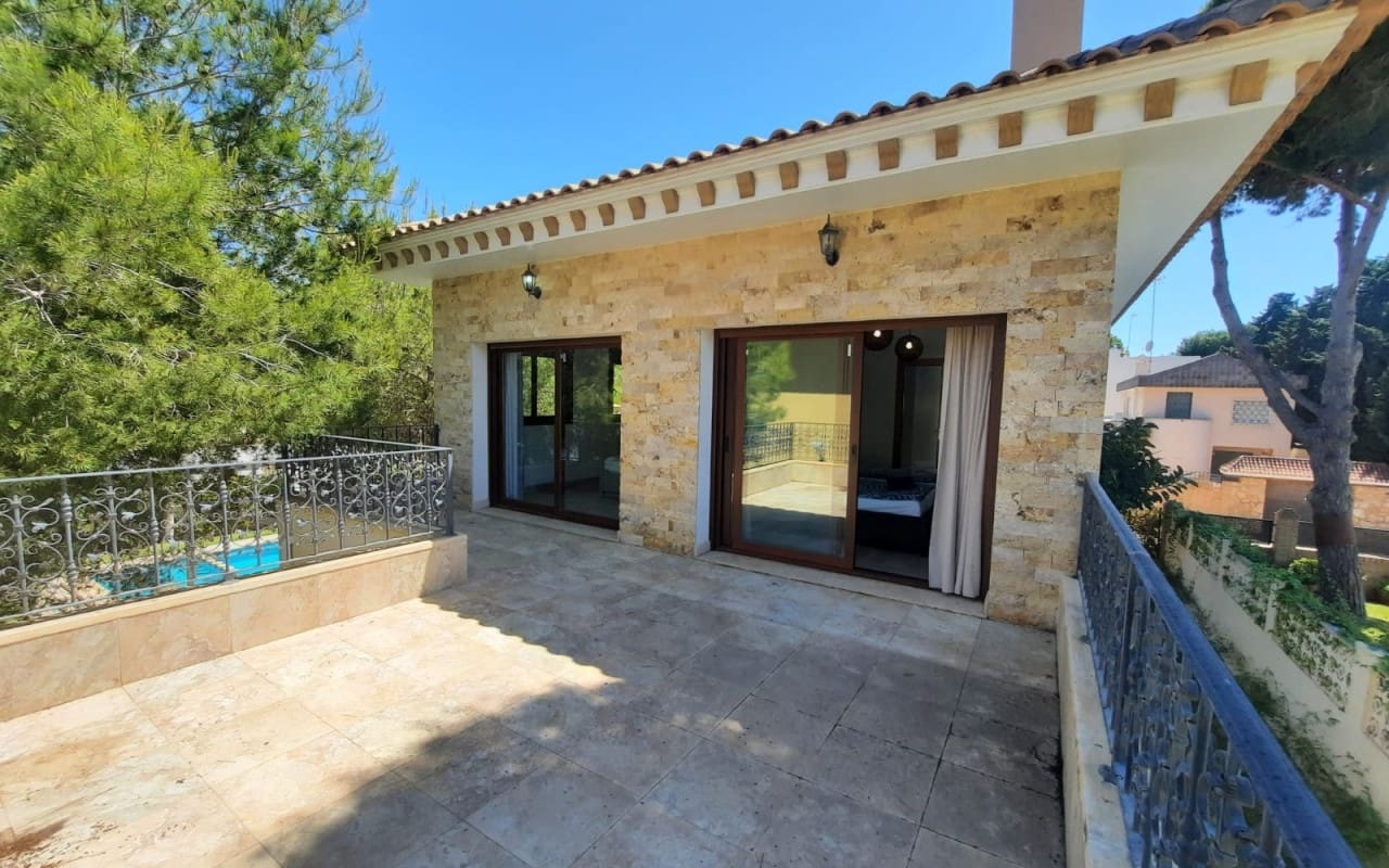 Chalet de 3 habitaciones en Dehesa de Campoamor en venta con piscina - 899.000 € (Ref: 9905062)