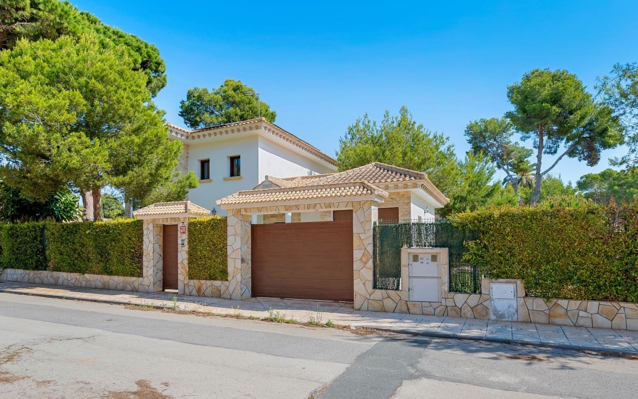 Chalet de 3 habitaciones en Dehesa de Campoamor en venta con piscina - 899.000 € (Ref: 9905062)