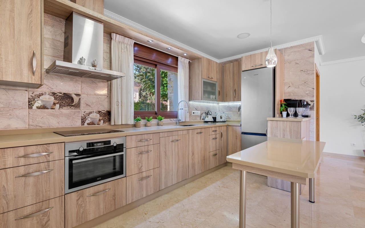 Chalet de 3 habitaciones en Dehesa de Campoamor en venta con piscina - 899.000 € (Ref: 9905062)