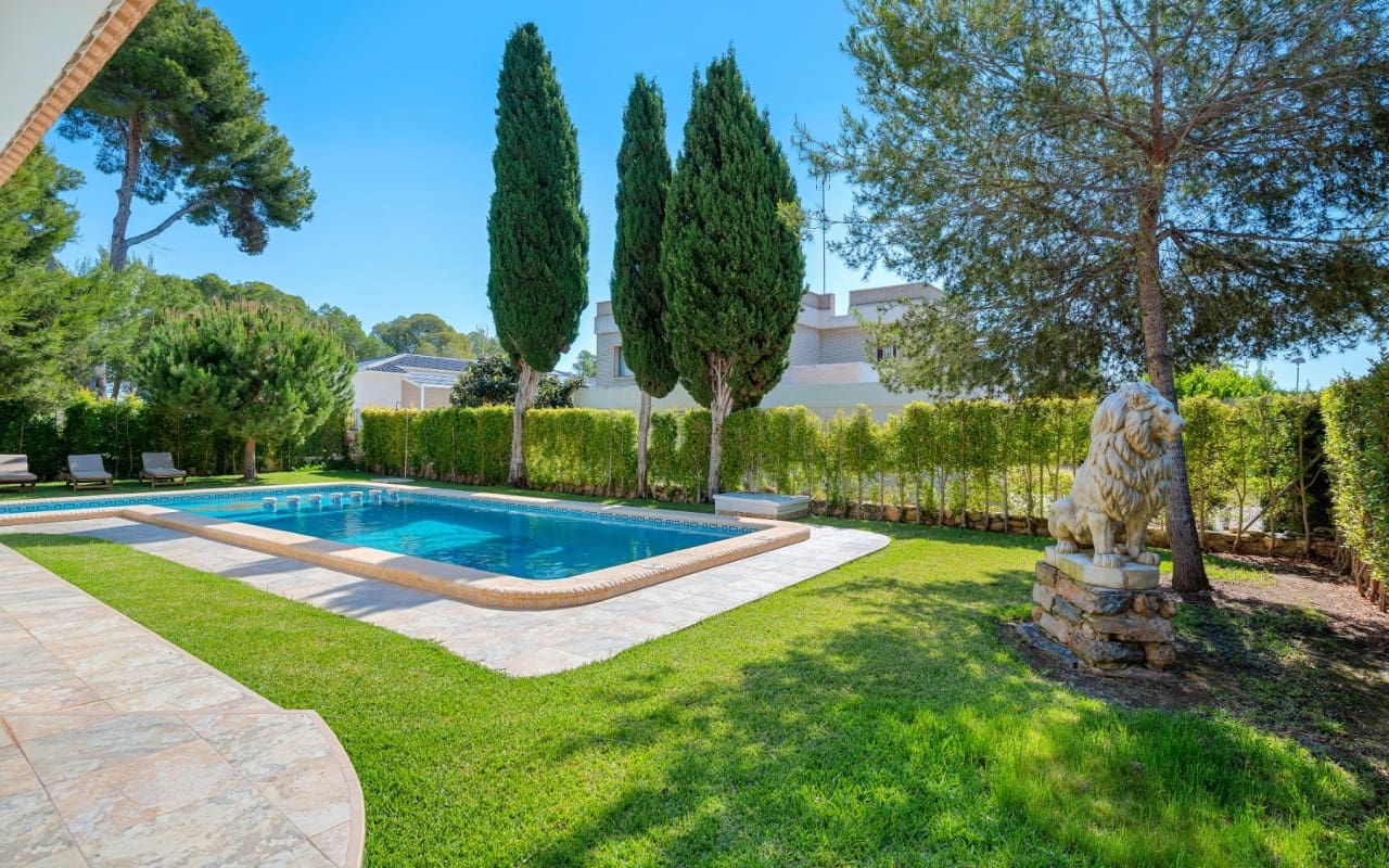 Chalet de 3 habitaciones en Dehesa de Campoamor en venta con piscina - 899.000 € (Ref: 9905062)