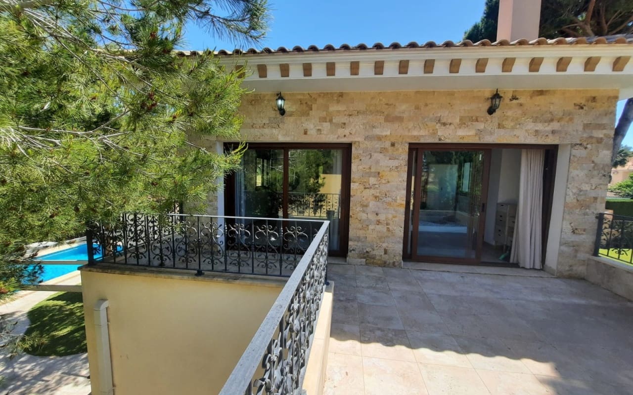 Chalet de 3 habitaciones en Dehesa de Campoamor en venta con piscina - 899.000 € (Ref: 9905062)