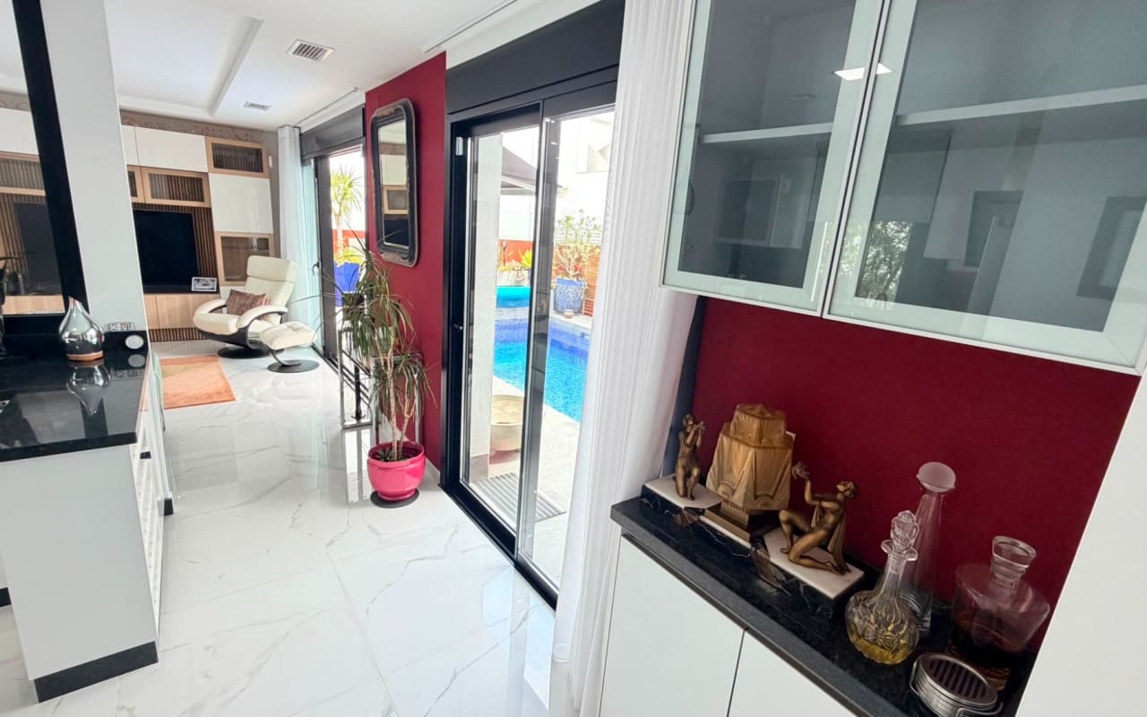 3 makuuhuone Huvila myytävänä paikassa Los Montesinos mukana uima-altaan - 425 000 € (Ref: 9905064)