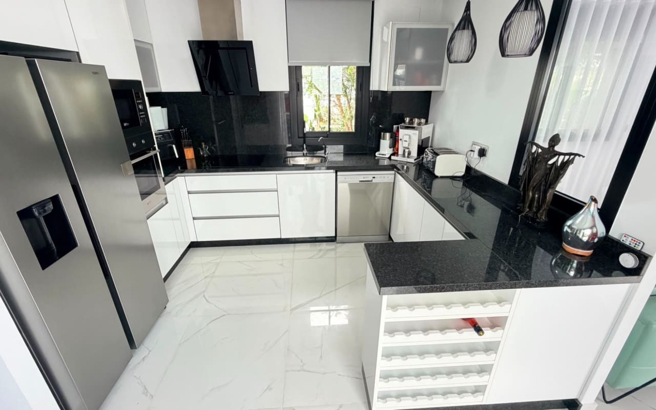 3 makuuhuone Huvila myytävänä paikassa Los Montesinos mukana uima-altaan - 425 000 € (Ref: 9905064)